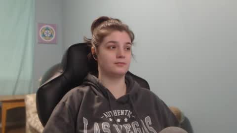 Snapshot of treejeanne chatting on 03.11.25 TreeJeanne online show from 03.11.25