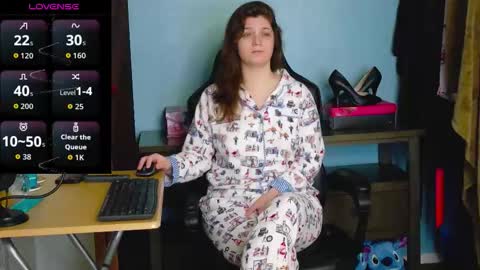 Snapshot of treejeanne chatting on 11.21.25 TreeJeanne online show from 11.21.25