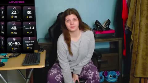 Snapshot of treejeanne chatting on 11.27.25 TreeJeanne online show from 11.27.25