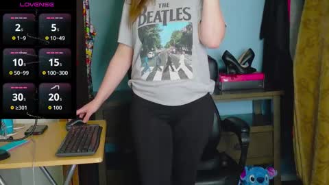 Snapshot of treejeanne chatting on 12.16.25 TreeJeanne online show from 12.16.25