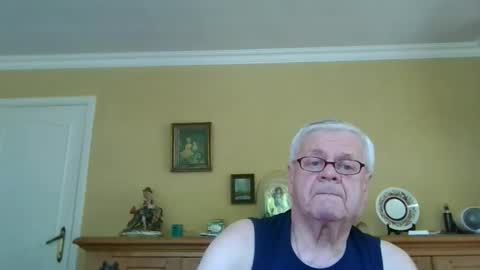Snapshot of trekbeestje1 chatting on 05.26.26 trekbeestje online show from 05.26.26