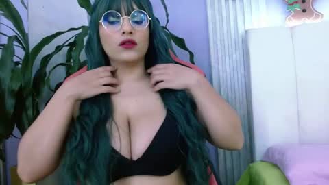 triana_crimson online show from 11.29.25
