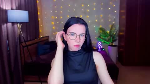 TriciaDaisy online show from 04.21.26