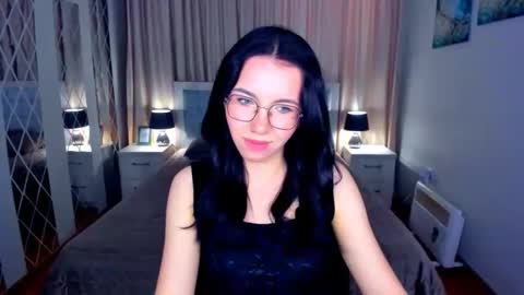 TriciaDaisy online show from 05.04.26