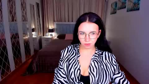 TriciaDaisy online show from 05.11.26