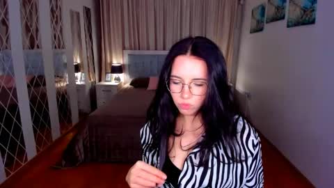 TriciaDaisy online show from 05.11.26