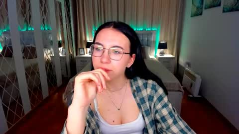 TriciaDaisy online show from 05.15.26