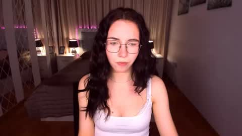 TriciaDaisy online show from 07.03.26
