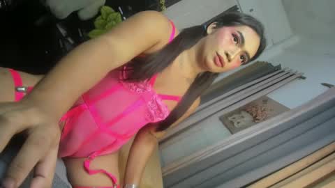 Snapshot of tricxieissubmissive chatting on 02.24.25 Tricxie online show from 02.24.25