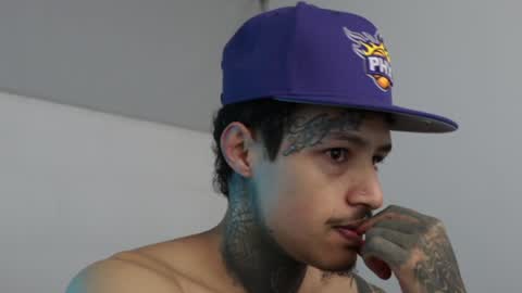 Snapshot of trieone chatting on 12.28.24 - trieone online show from 12.28.24