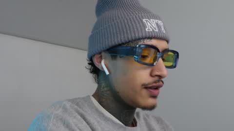 Snapshot of trieone chatting on 01.29.25 - trieone online show from 01.29.25