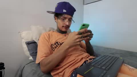 Snapshot of trieone chatting on 02.15.25 - trieone online show from 02.15.25