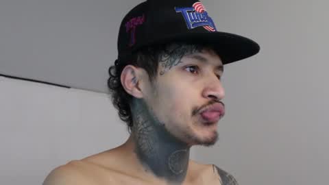 Snapshot of trieone chatting on 02.26.25 - trieone online show from 02.26.25