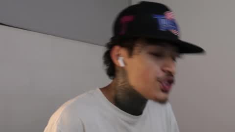 Snapshot of trieone chatting on 03.04.25 - trieone online show from 03.04.25