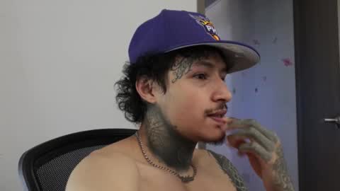 Snapshot of trieone chatting on 09.16.25 - trieone online show from 09.16.25