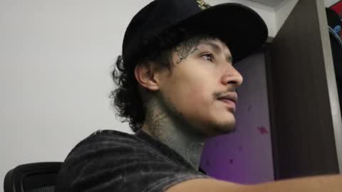 Snapshot of trieone chatting on 10.14.25 - trieone online show from 10.14.25