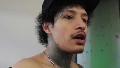 Snapshot of trieone chatting on 12.14.25 - trieone online show from 12.14.25