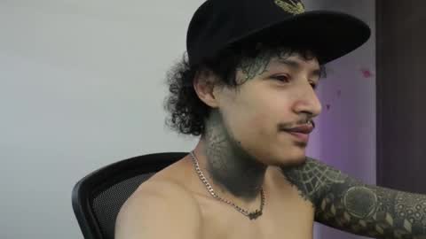 Snapshot of trieone chatting on 12.18.25 - trieone online show from 12.18.25