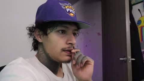 Snapshot of trieone chatting on 12.19.25 - trieone online show from 12.19.25