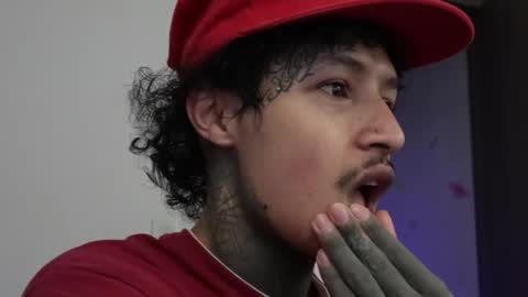 Snapshot of trieone chatting on 12.22.25 - trieone online show from 12.22.25