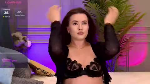 Snapshot of trisha_winslet chatting on 02.10.25 trisha_winslet online show from 02.10.25