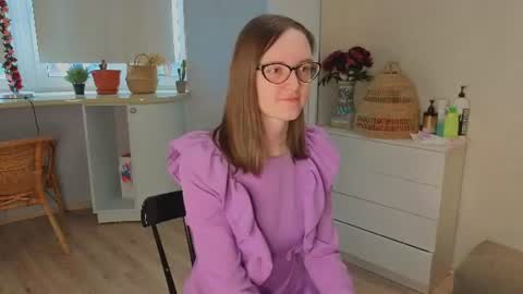 Snapshot of trishdelafontaine chatting on 06.10.26 Viola online show from 06.10.26