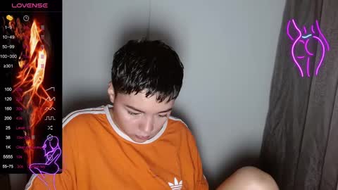 Snapshot of trixie_tangg chatting on 02.21.25 Kitty online show from 02.21.25