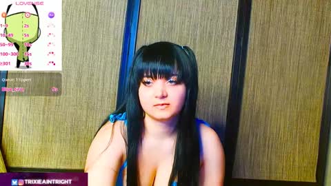 Snapshot of trixiedoescamcam chatting on 10.29.25 trixiedoescamcam online show from 10.29.25