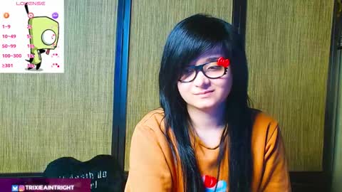 Snapshot of trixiedoescamcam chatting on 11.26.25 trixiedoescamcam online show from 11.26.25