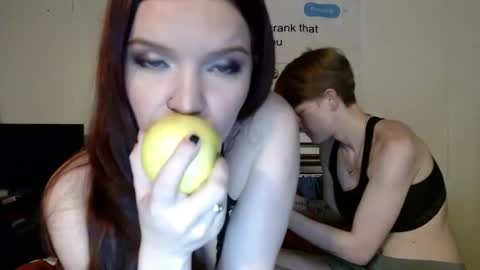 Snapshot of trixieloxs chatting on 02.24.25 Trixie 3 online show from 02.24.25