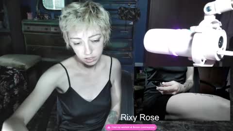 Snapshot of trixyrose chatting on 09.29.25 RixyRose online show from 09.29.25