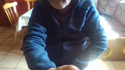 Snapshot of trobelle chatting on 04.19.26 trobelle online show from 04.19.26