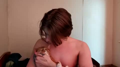 Snapshot of trypophob1a chatting on 02.20.25 Emilum online show from 02.20.25