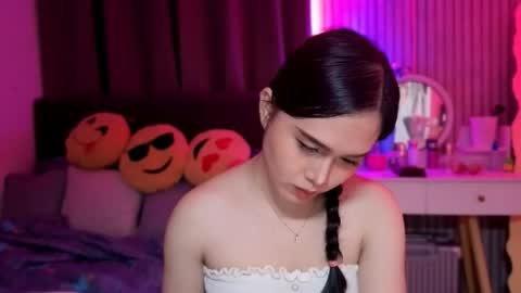 Bella Ratbu online show from 11.05.25