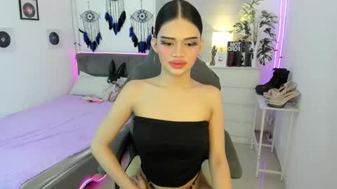 Snapshot of tstoni_talks chatting on 10.16.25 tstoni_talks online show from 10.16.25