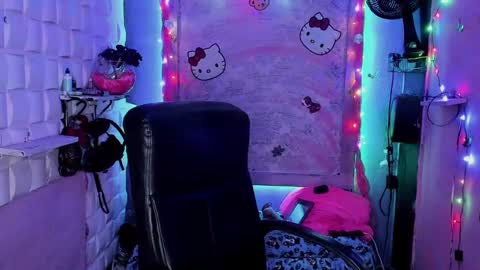 Snapshot of tsviolett chatting on 01.08.25 BellaRoxanna online show from 01.08.25