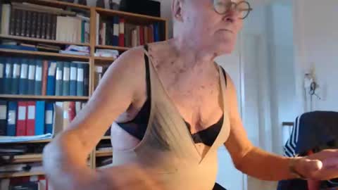 FINN but call me NANNA online show from 11.14.25