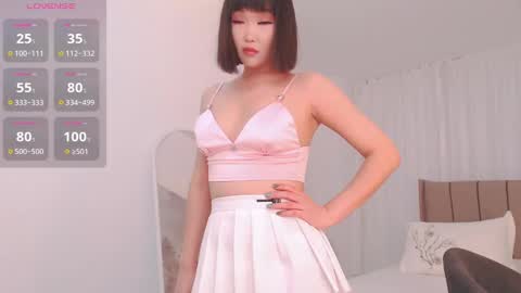 Snapshot of tumilio chatting on 12.19.24 TumiLio online show from 12.19.24