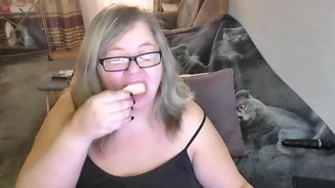 Lana online show from 12.04.25