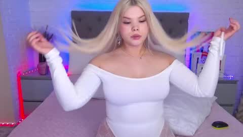 Hallie online show from 03.06.25