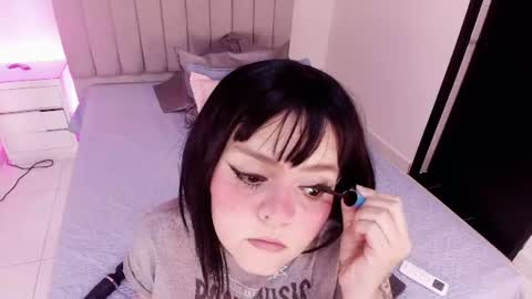 Twiggy online show from 07.15.26