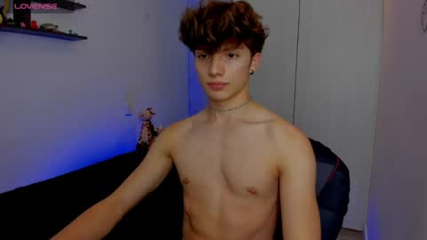 Snapshot of twink_dream__ chatting on 05.18.26 jhony online show from 05.18.26