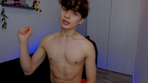 Snapshot of twink_dream__ chatting on 05.19.26 jhony online show from 05.19.26