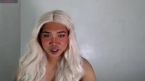 Snapshot of twinkcheska chatting on 11.15.25 Cheska Schock online show from 11.15.25