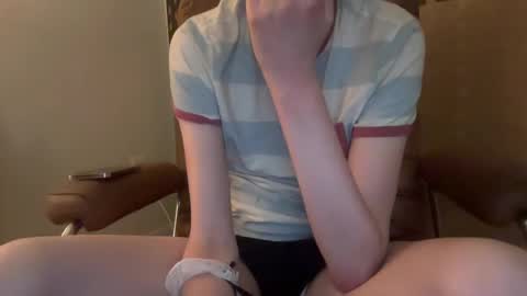 Snapshot of twinkie_lad117 chatting on 10.04.25 twinkie_lad117 online show from 10.04.25