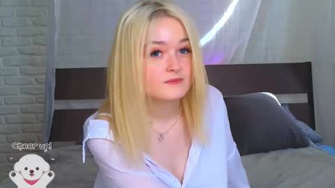 Snapshot of twinklefluff chatting on 03.07.25 twinklefluff online show from 03.07.25