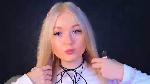 Snapshot of twinklefluff chatting on 03.11.25 twinklefluff online show from 03.11.25