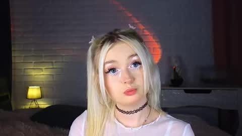 Snapshot of twinklefluff chatting on 09.26.25 twinklefluff online show from 09.26.25