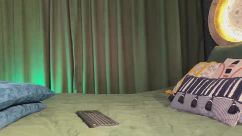 Snapshot of twixsex chatting on 03.04.25    Guys Help us get more thumbs up.  Show your love its important to us online show from 03.04.25