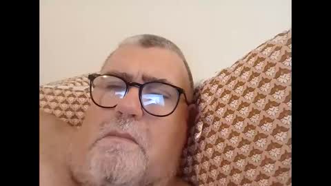 Snapshot of twohats2810 chatting on 11.30.25 twohats2810 online show from 11.30.25